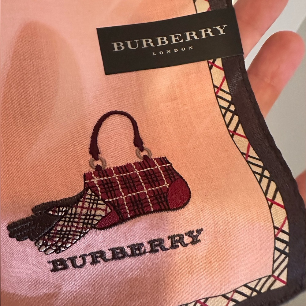 NWOTđź–¤Burberry Scarf Pink/Black - Picture 5 of 11
